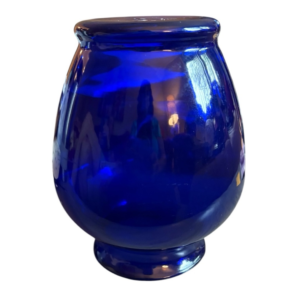 Vintage cobalt blue glass vase with a curvy shape & flared top. 8” tall, 18”roun - Picture 5 of 5
